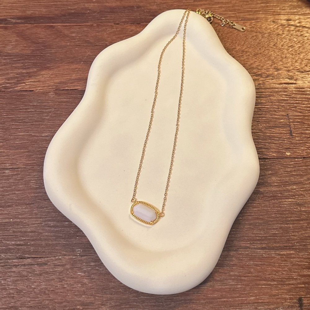 18K Gold Plated Ivory Mother-of-Pearl Color Pendant Necklace Adjustable Chain